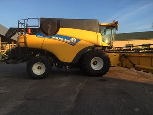 New Holland CR9080 grain harvester