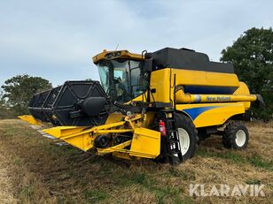 New Holland CSX7040 grain harvester