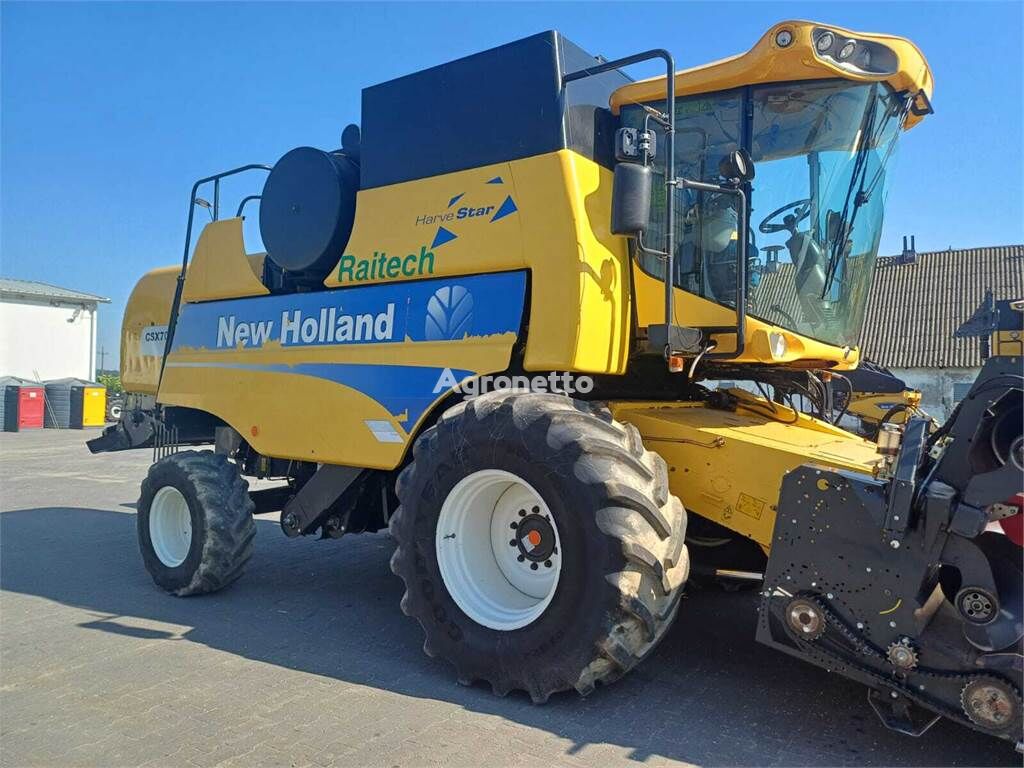 New Holland CSX7080 grain harvester