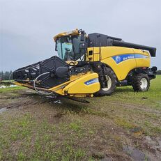 ماكينة حصادة دراسة New Holland CX8070