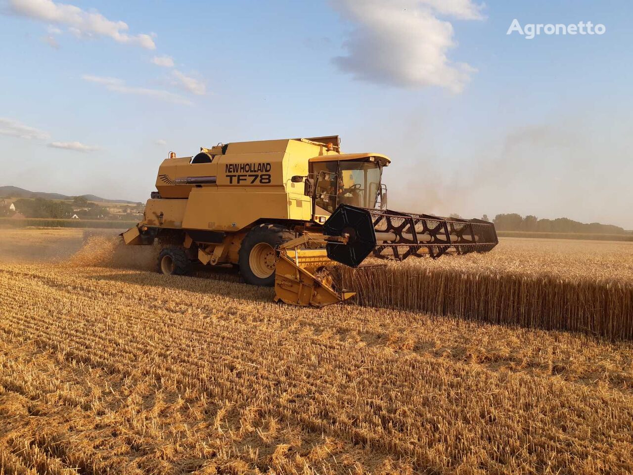 зърнокомбайн New Holland TF78