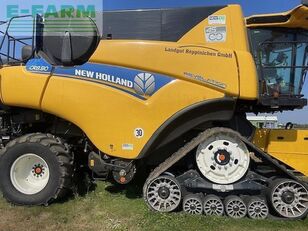 New Holland cr 8.80 raupe grain harvester