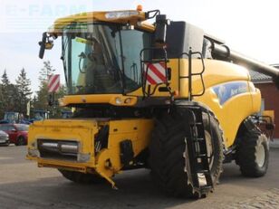 New Holland cr 9090 grain harvester