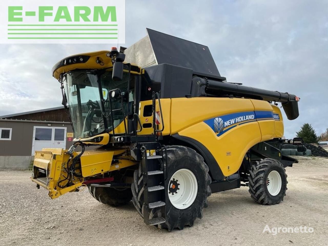 New Holland cx 8.85 grain harvester