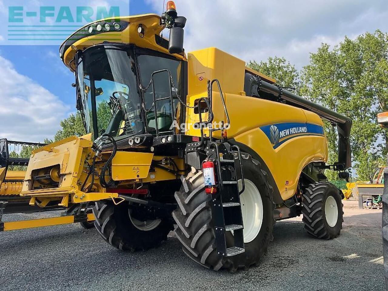 New Holland cx7.80 grain harvester for sale | Agronetto New Holland cx7.80 grain harvester - Agronetto