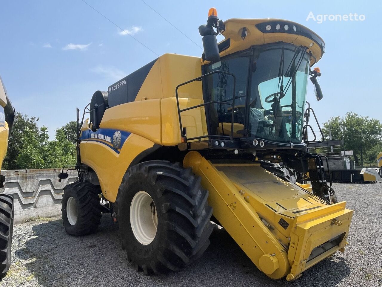 new New Holland SH 8.80 grain harvester