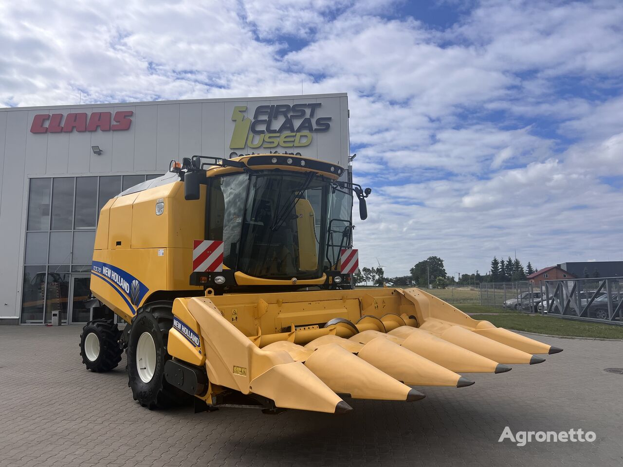 New Holland TS 5.70 grain harvester