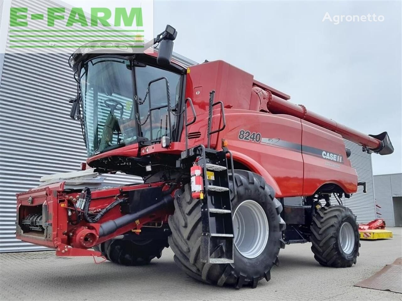 зерноуборочный комбайн axial flow 8240 med 30 fods vario skærebord