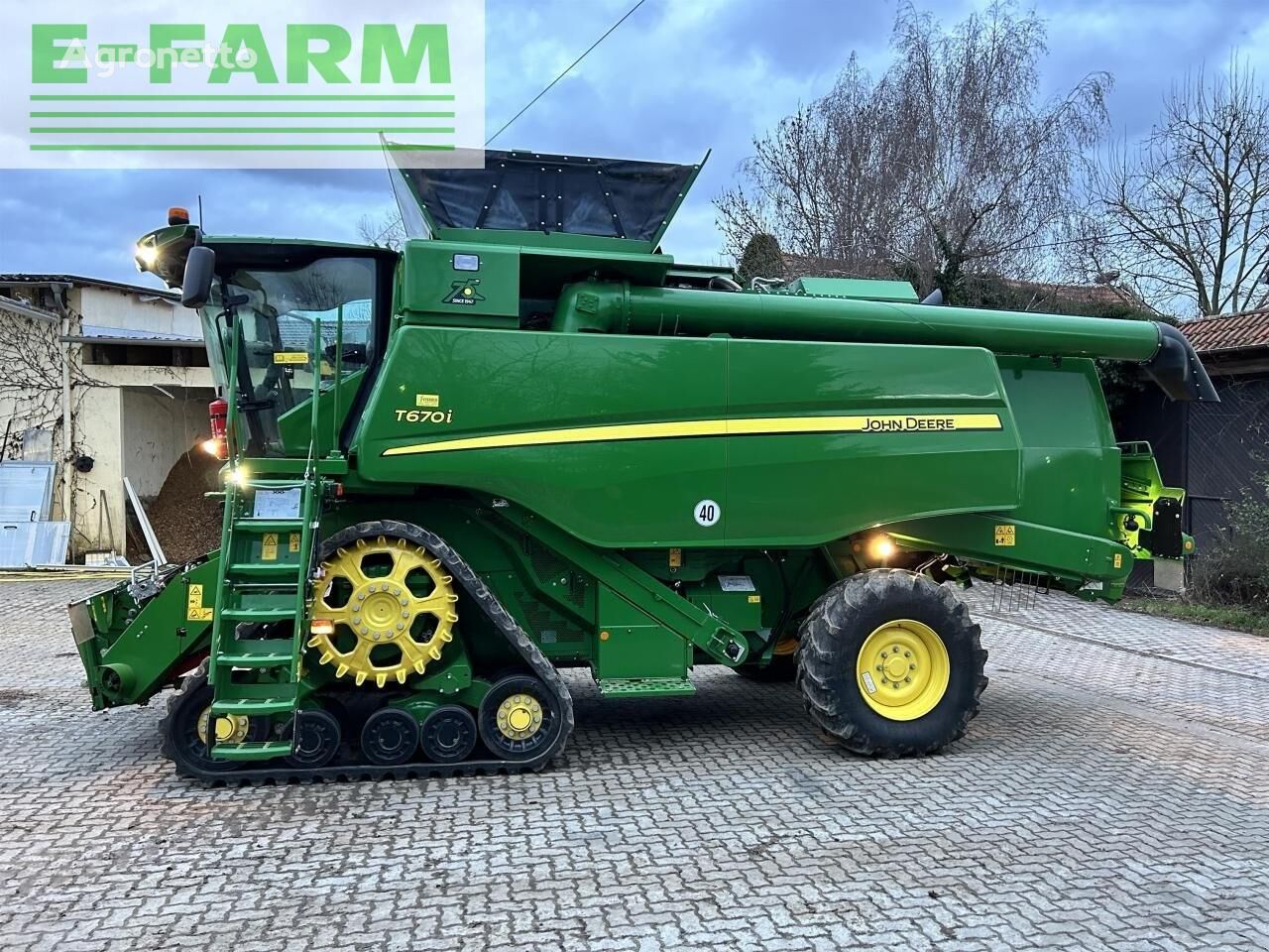 t670+raupenlaufwerk+625x+sonneblumenvorsatz grain harvester