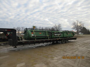 John Deere 630F HydraFlex&trade; 9,1 m  z SShA v dorozi grain header