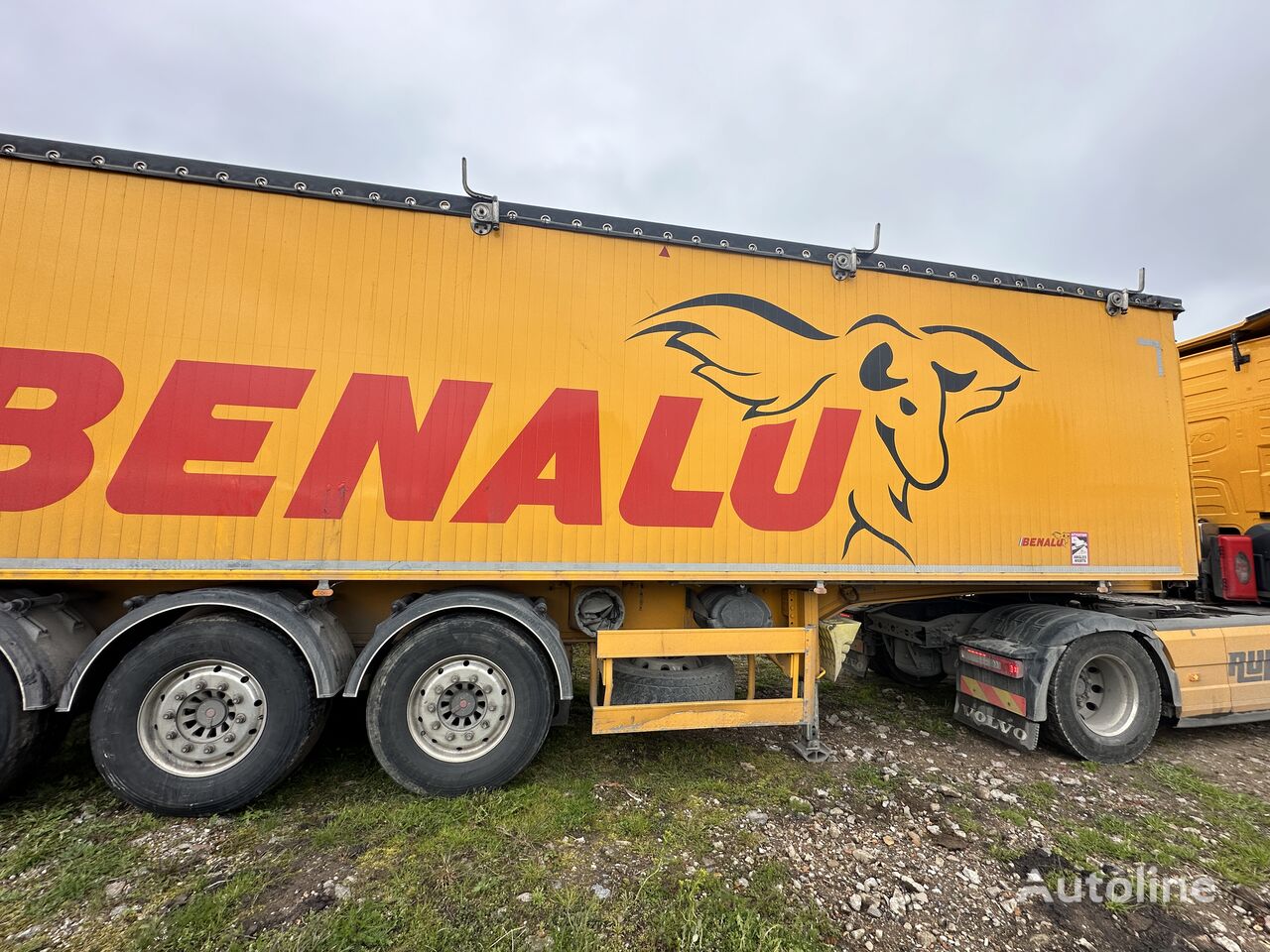 Benalu Optiliner 95 sädeslastbil semitrailer