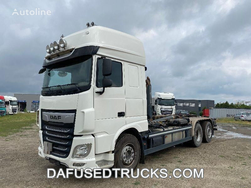 DAF FAN XF530 camión con gancho