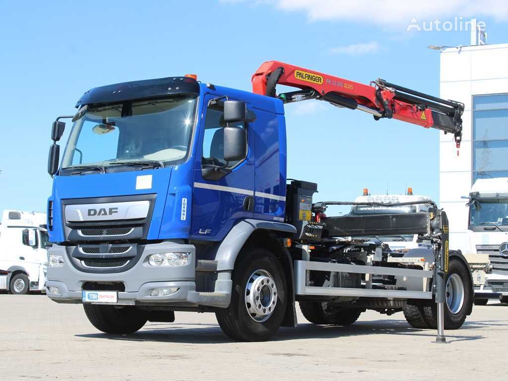 DAF LF 320 FA  camión con gancho