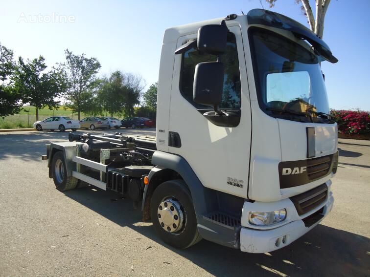 DAF LF 45 220 camión con gancho