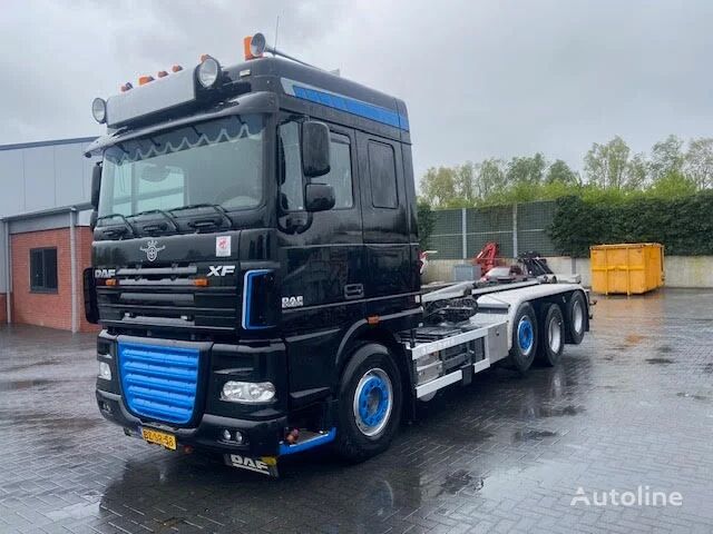 DAF XF 105.460 camión con gancho