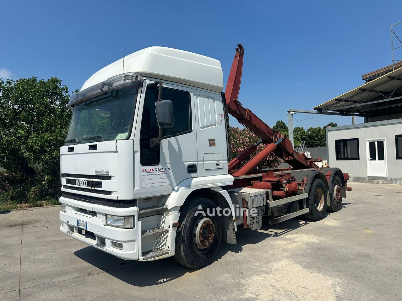 IVECO Eurotech camión con gancho - Autoline