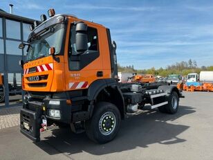 شاحنة ذات الخطاف IVECO Trakker 330