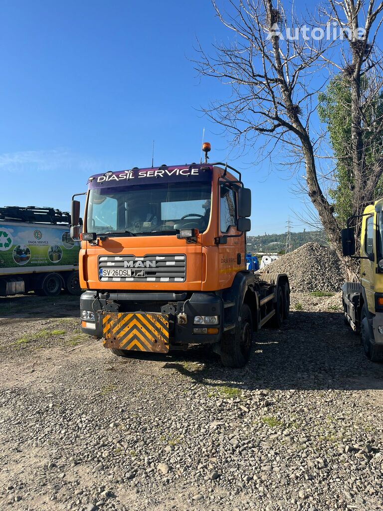 camion cu cârlig MAN TGA 26.413