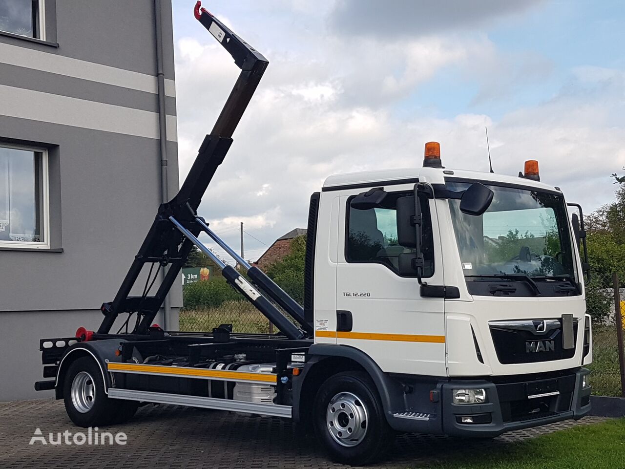 MAN TGL 12.220  hook lift truck