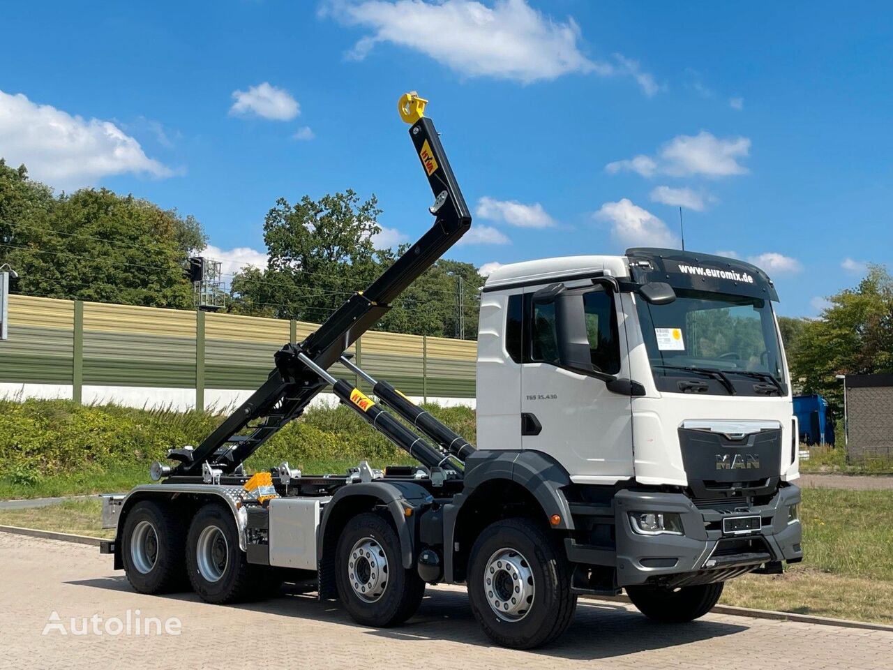 new MAN TGS 41.400 8x4 Euro 5 Hyva Abrollkipper hook lift truck