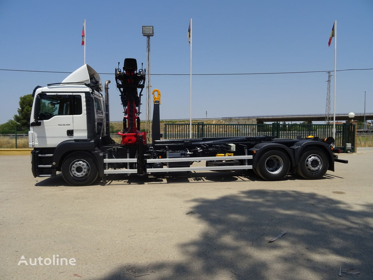 MAN TGX 26 480 hook lift truck