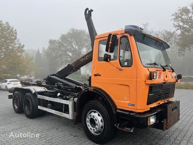 Mercedes-Benz 2219 hook lift truck