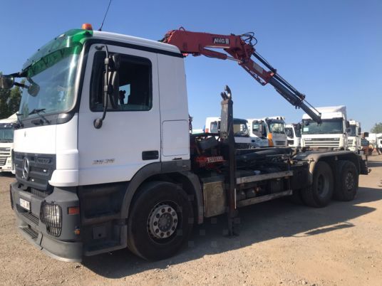 camion ampliroll Mercedes-Benz 2536