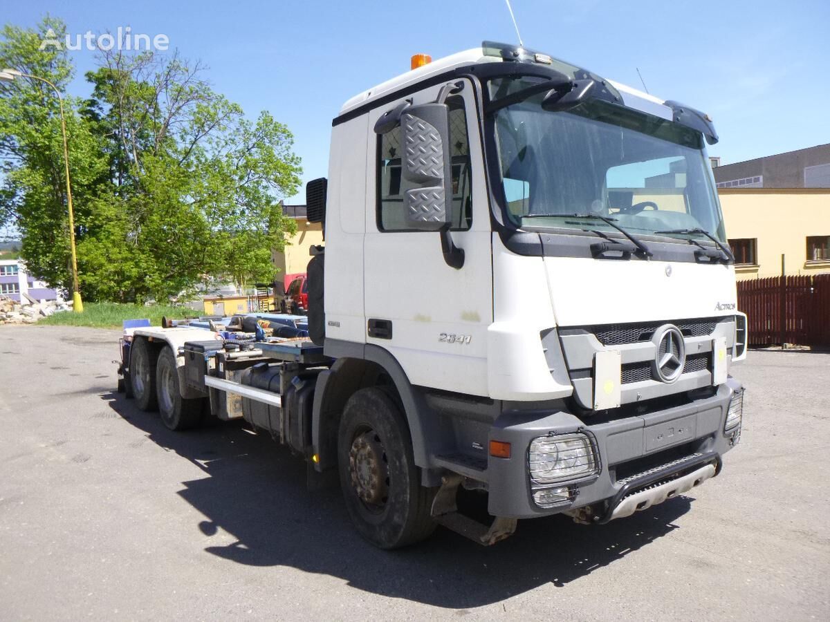 후크리프트 트럭 Mercedes-Benz 2641 kontejner 6x4