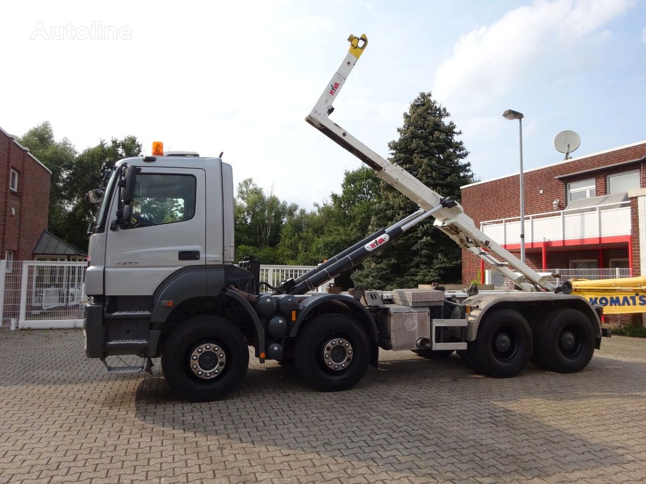 konkslift veoauto Mercedes-Benz 3240 Axor HYVA Abroller  8x4