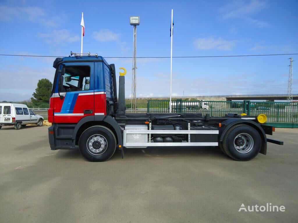 camion ampliroll Mercedes-Benz ACTROS 18 32