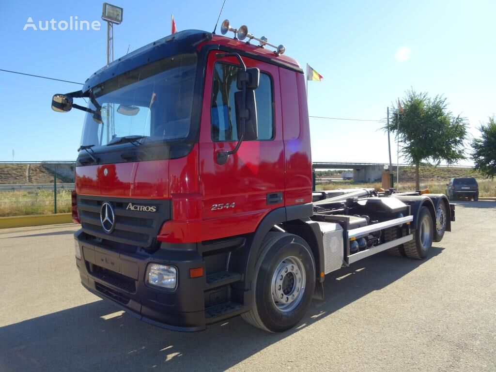 Mercedes-Benz ACTROS 25 44 camión con gancho