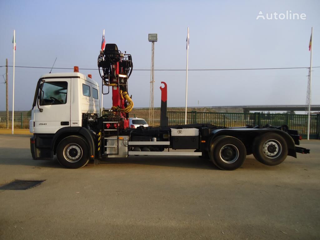 Mercedes-Benz  ACTROS 25 44 camión con gancho