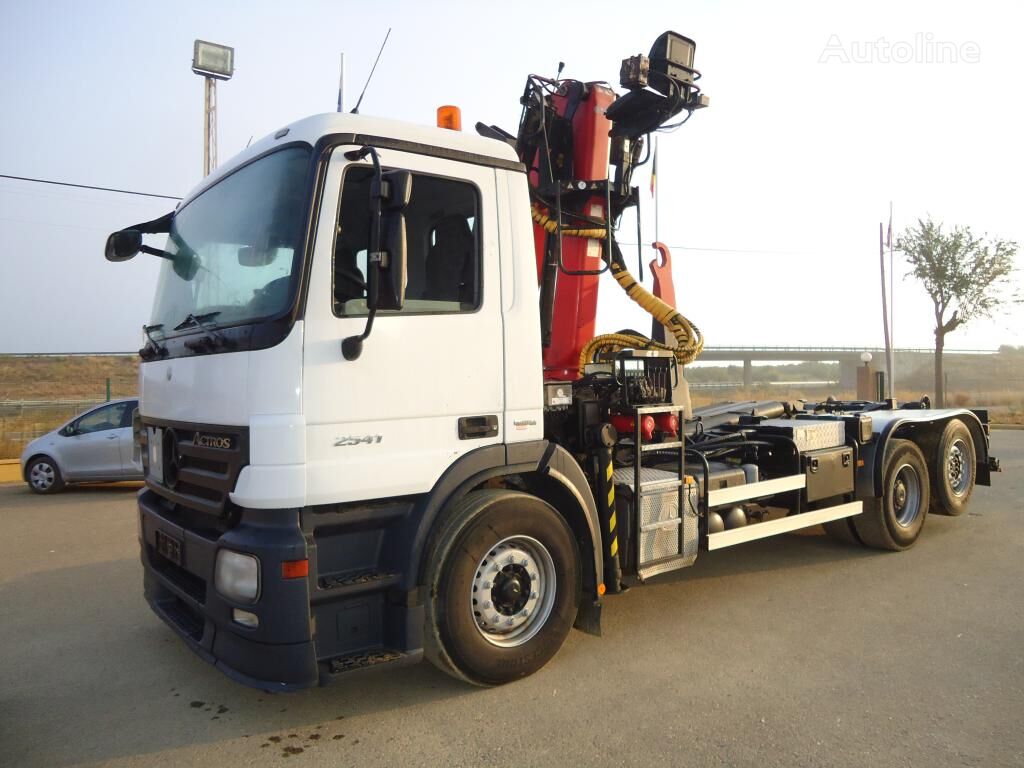 شاحنة ذات الخطاف Mercedes-Benz  ACTROS 25 44