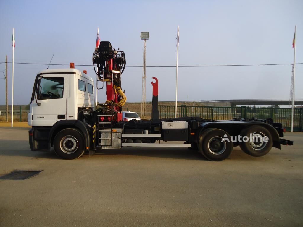 Mercedes-Benz ACTROS 25 44 hook lift truck