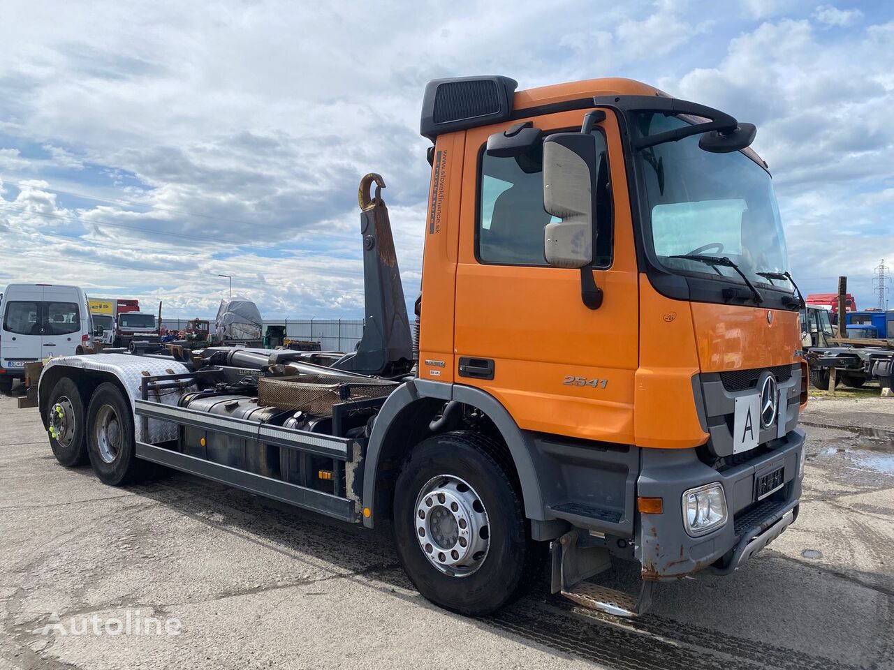 带挂钩升降式装卸车 Mercedes-Benz ACTROS 2541 L