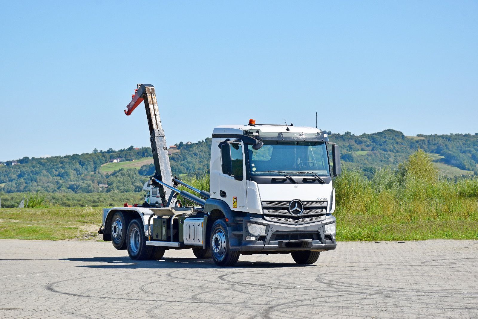 camion ampliroll Mercedes-Benz ANTOS 2543