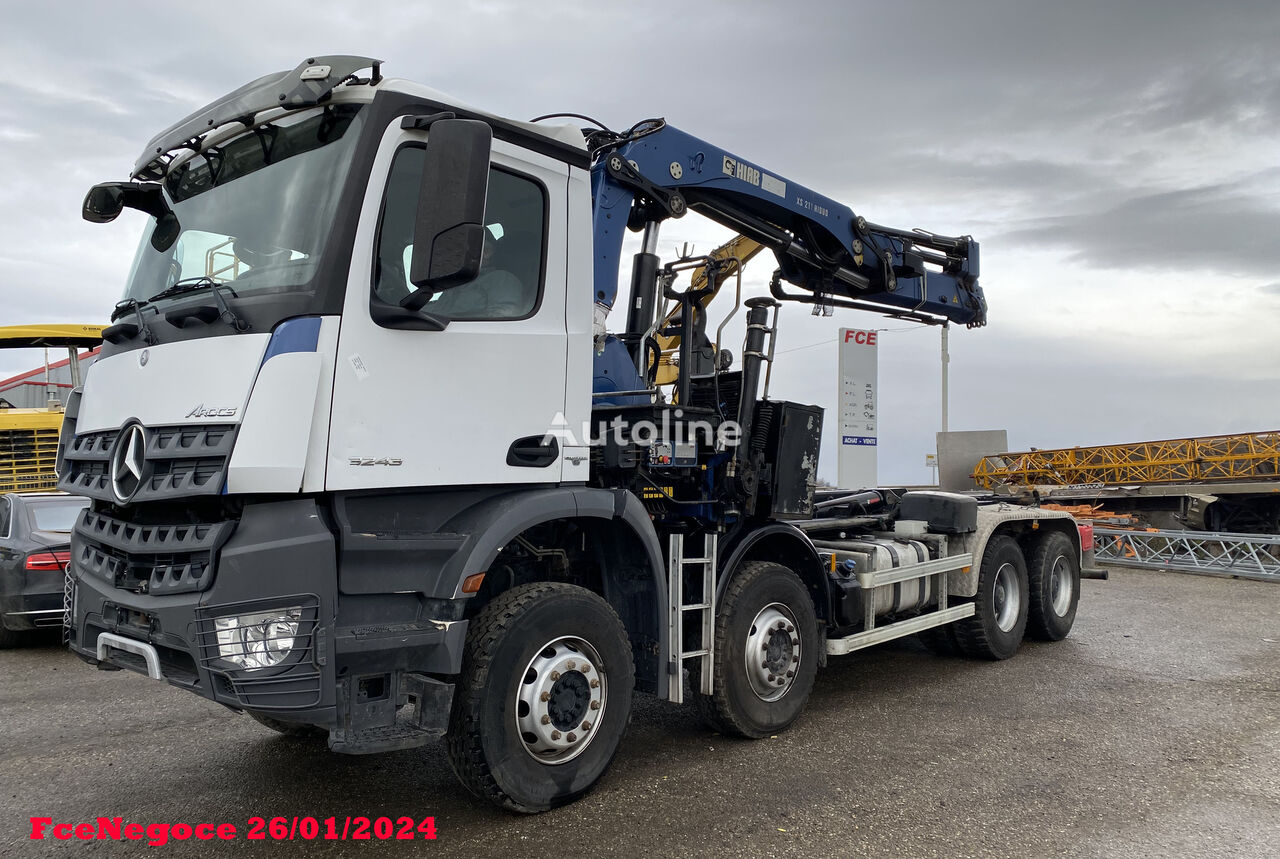 damaged Mercedes-Benz AROCS 3243  hook lift truck