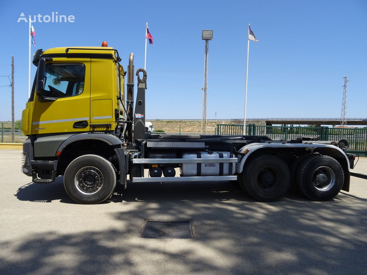 Mercedes-Benz AROCS  33 51 hook lift truck