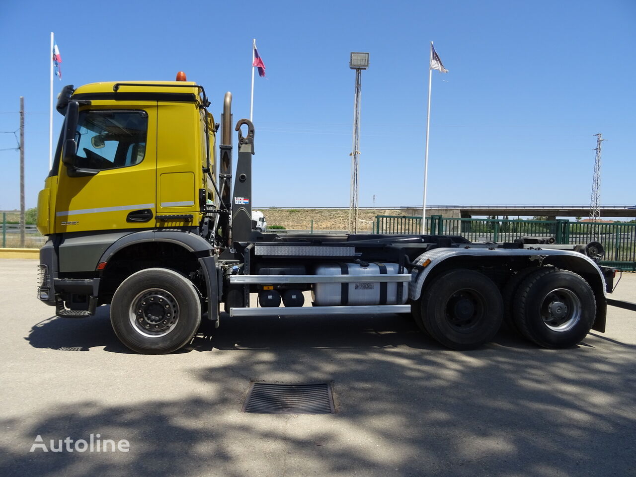 camion ampliroll Mercedes-Benz AROCS  33 51