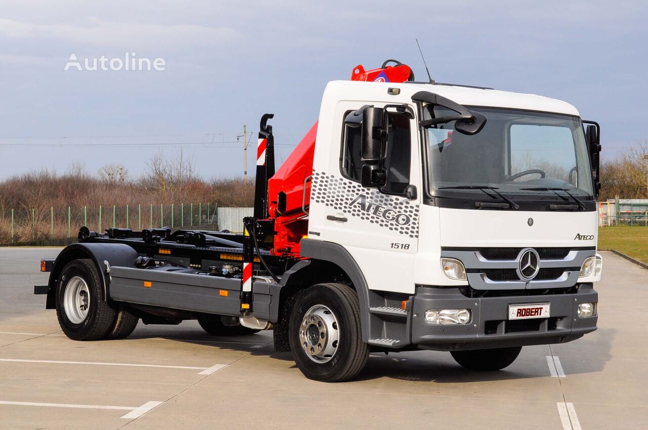 Mercedes-Benz ATEGO 1518 HÁKOVÝ NOSIČ KONTEJNEROV + HYDR. RUKA EURO5 camión con gancho