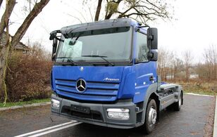 تریلی دارای بالابر قلابی Mercedes-Benz ATEGO 1530