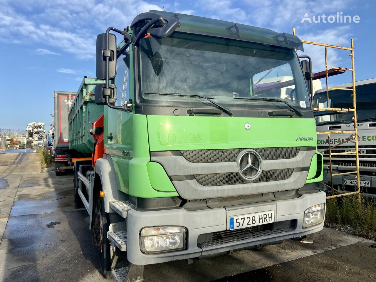 Mercedes-Benz AXOR 1824 camión con gancho