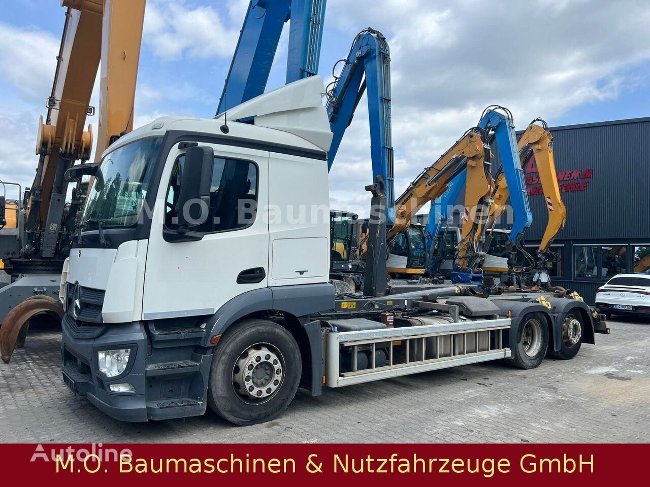 Mercedes-Benz Actros 2543L hook lift truck