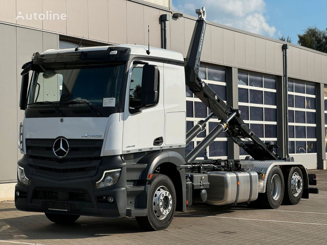 новый крюковой мультилифт Mercedes-Benz Actros 2545