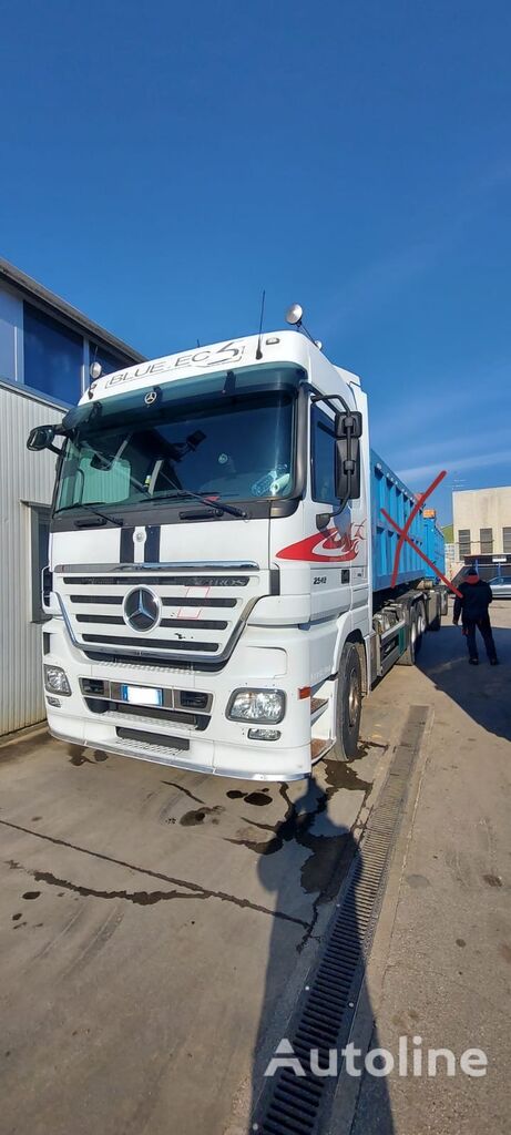 Mercedes-Benz Actros 2548 hook lift truck