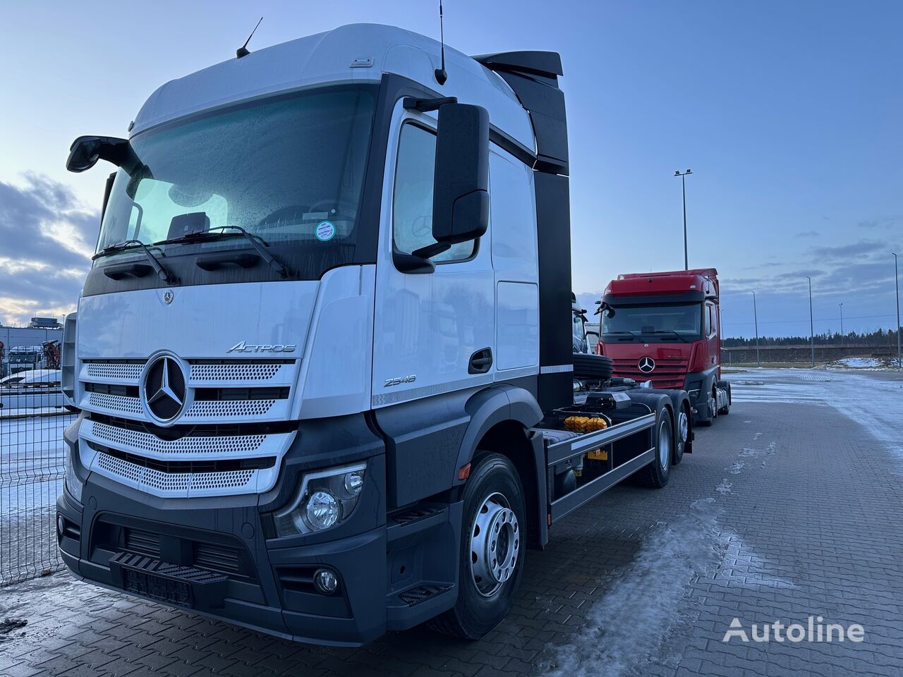 nový hákový nosič kontajnerov Mercedes-Benz Actros 2548L