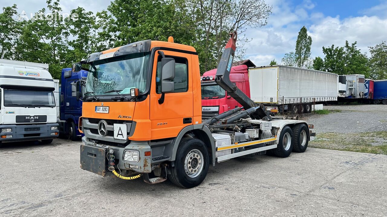 تریلی دارای بالابر قلابی Mercedes-Benz Actros 2641