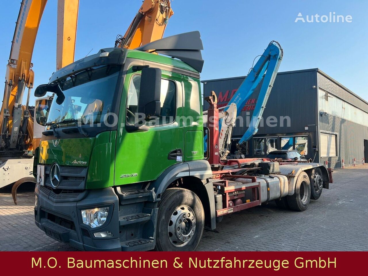 Mercedes-Benz Antos 2543 hook lift truck