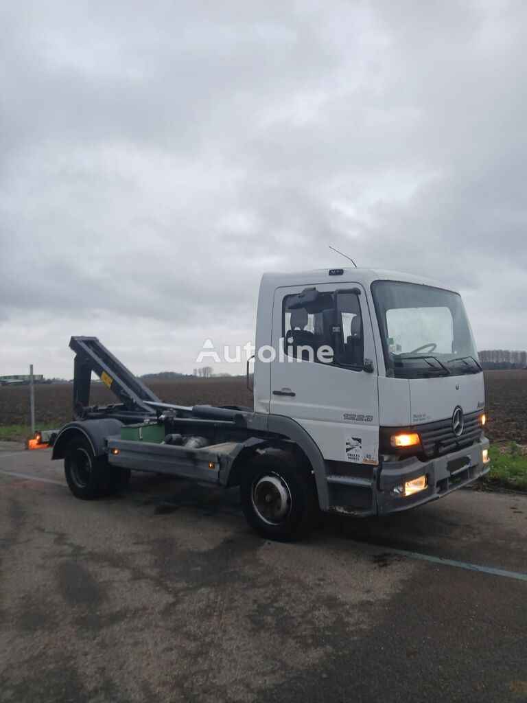 крюковой мультилифт Mercedes-Benz Atego 1223