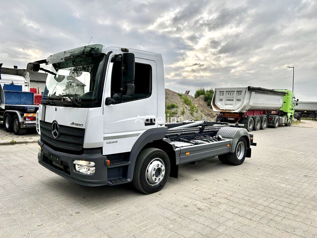 Mercedes-Benz Atego 1224  hook lift truck